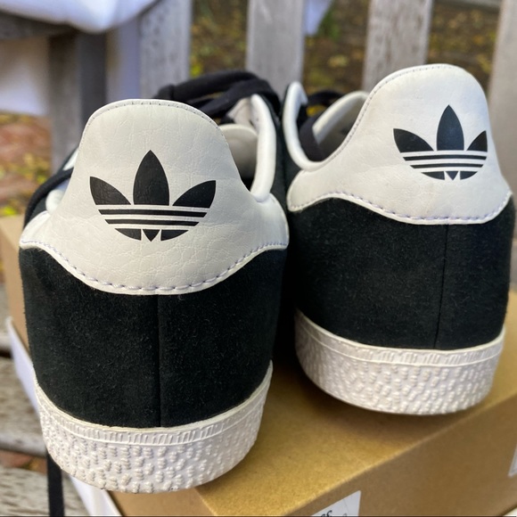 Adidas Gazelle Black - Women's 5 - EUC - Picture 4 of 12